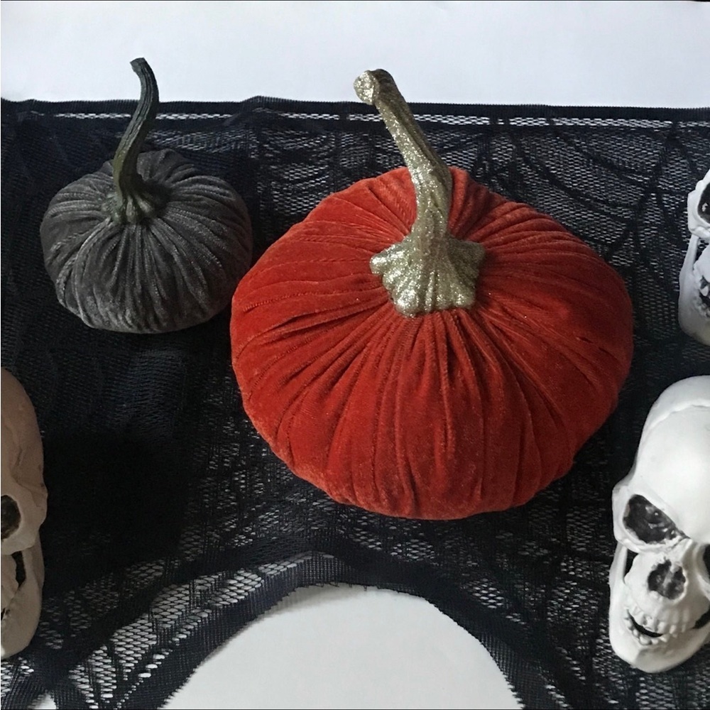 Halloween Decor Set Black Lace Spiderweb Mantle Cover/Scarf, Skulls & Pumpkins - Picture 3 of 8